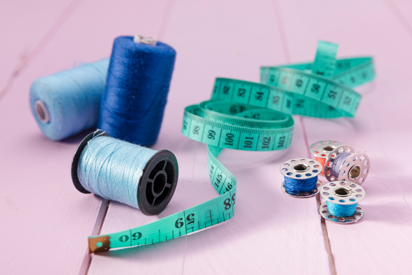 high-angle-measuring-tape-with-thread-reels-sewing-machine-shutles_23-2148527911.jpg